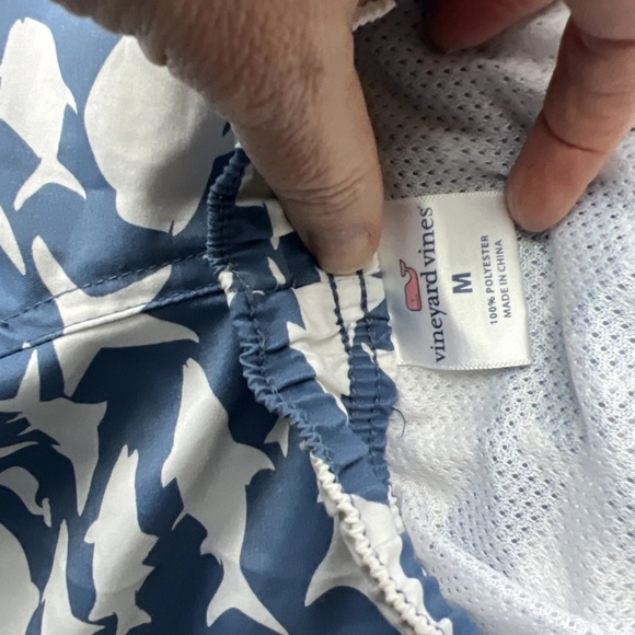 Men’s Vineyard Vines Shark Whale Swim Shorts Trunks Medium w/ Pouch - Picture 10 of 11
